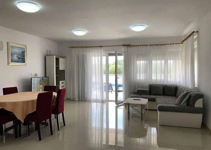 House Ljubav * Μεντουλίν