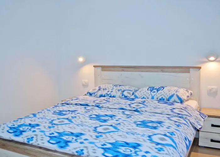 House Ljubav * Μεντουλίν