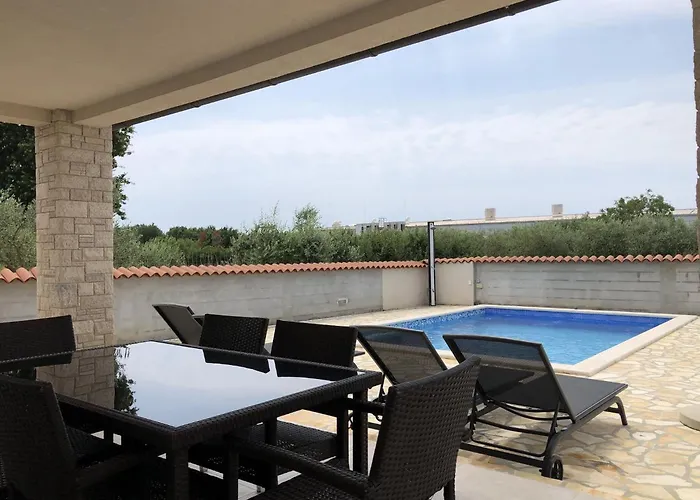 House Ljubav Μεντουλίν