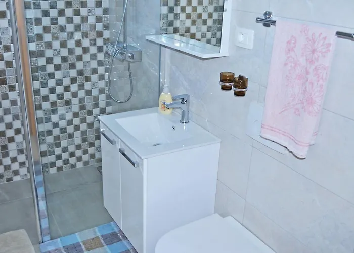 House Ljubav * Μεντουλίν