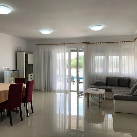 House Ljubav * Μεντουλίν