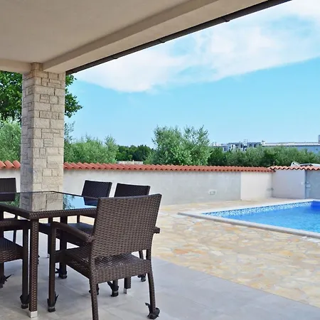 Ljubav - With Pool Holiday home *