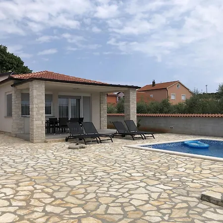 Ljubav - With Pool Holiday home
